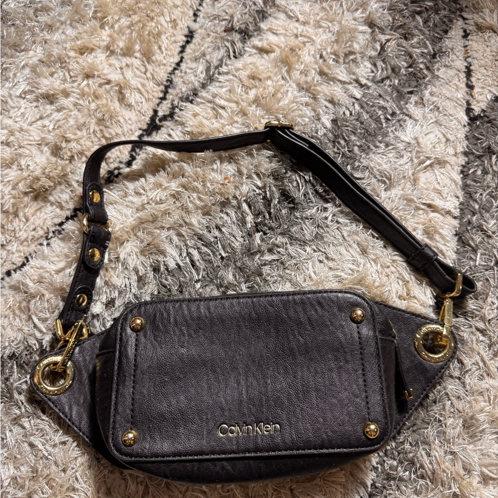🎒 **Calvin Klein Fanny Pack ✨